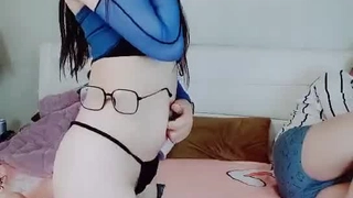 一线天妹子和男友在沙发上啪啪做爱，完美露脸解锁花式操穴第03集